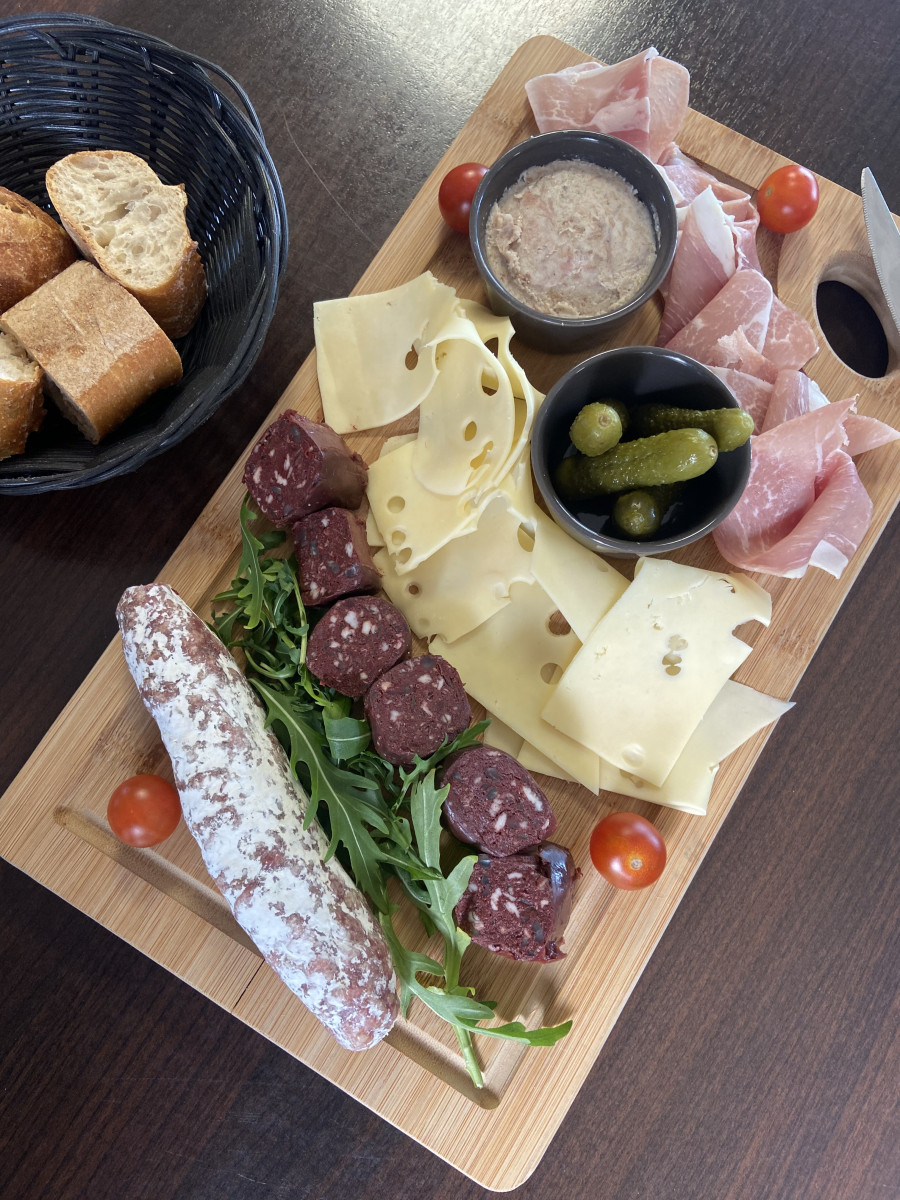 RESTAURANT RELAIS DE TOURS NORD : Restaurant traditionnel à Parçay-Meslay
